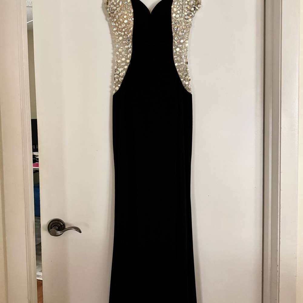 Elegant Black and Cream Evening Dress - Picture 2 of 5
